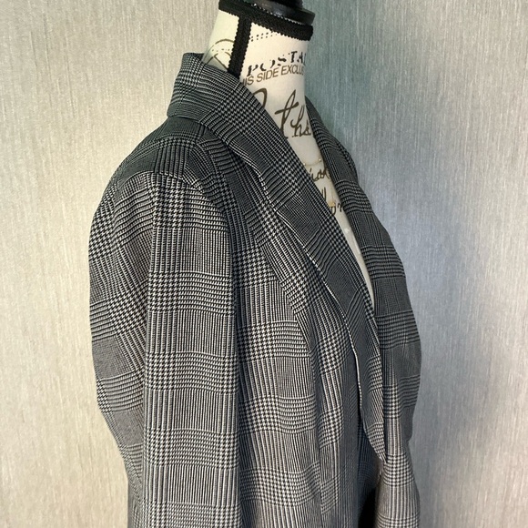 Torrid Black and Gray Checkered Blazer Size 00=Size 10 Medium/Large - Picture 4 of 11
